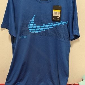 Brand New men's Nike shirt